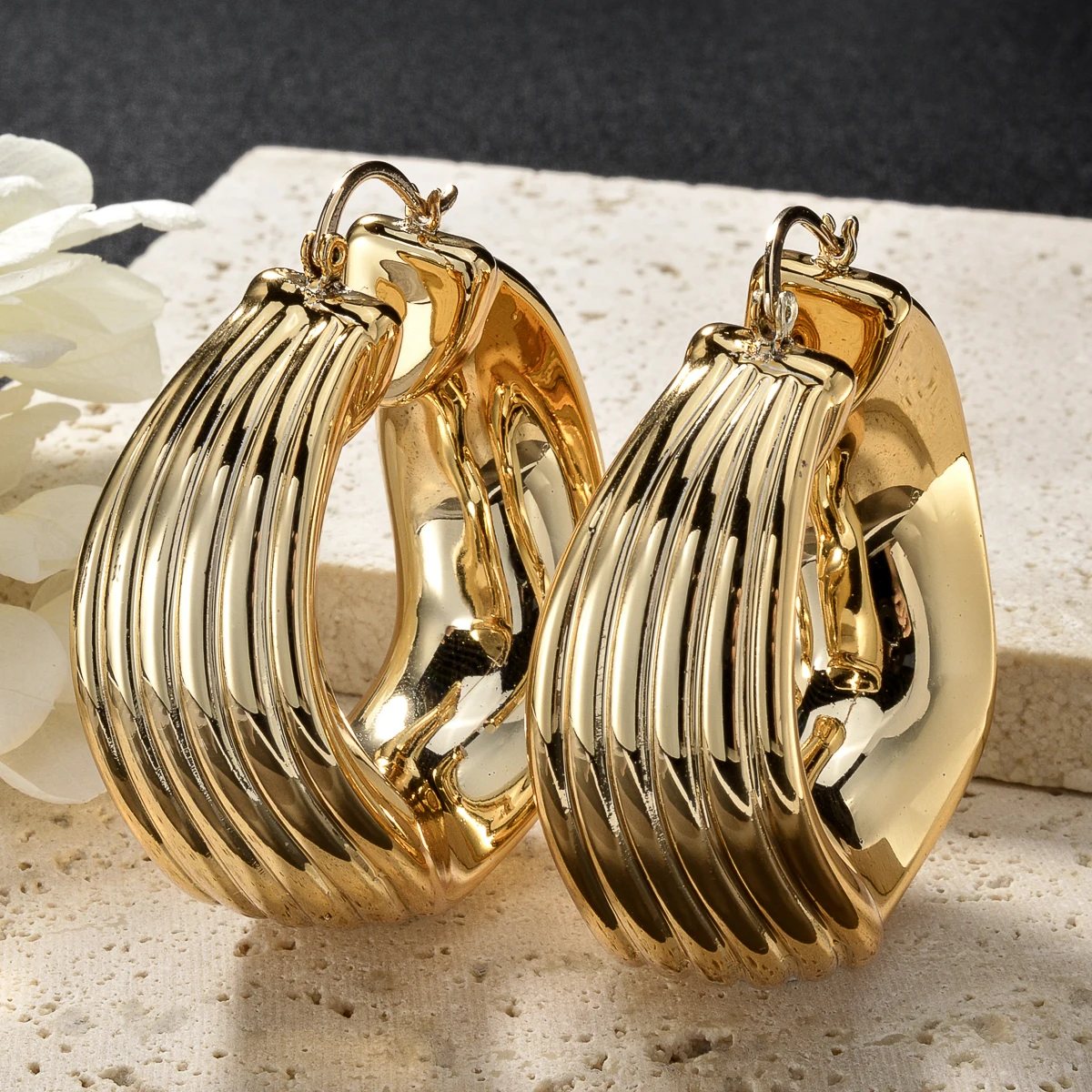 1PC Men\'s Women\'s Earrings Irregular Geometric Spiral Pattern Circular Earrings Neutral Hip Hop Punk Suitable Date Wedding Gifts