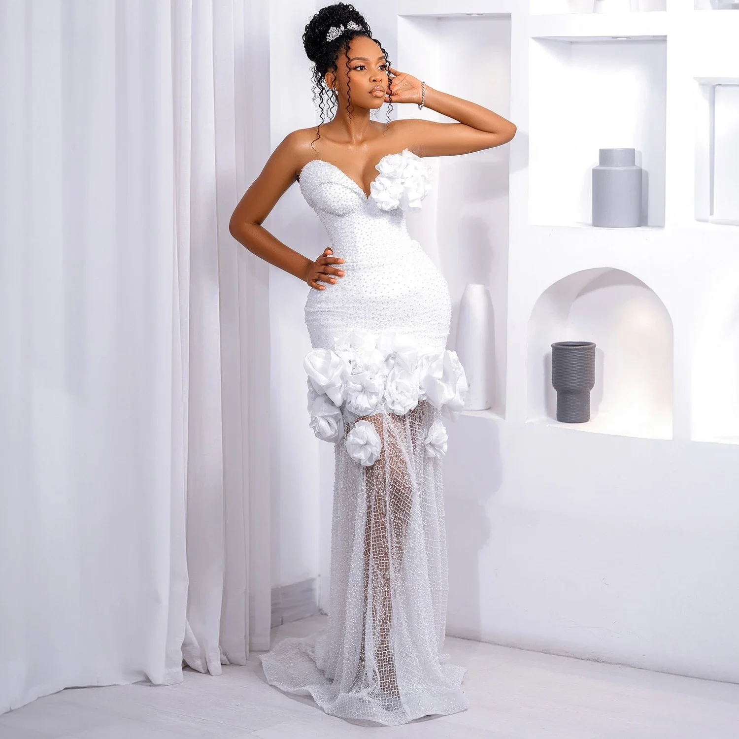 Aso ebi-花柄の白いビーズのウエディングドレス,長くてフォーマルなイブニングドレス,ストレートで透明,ゴージャス