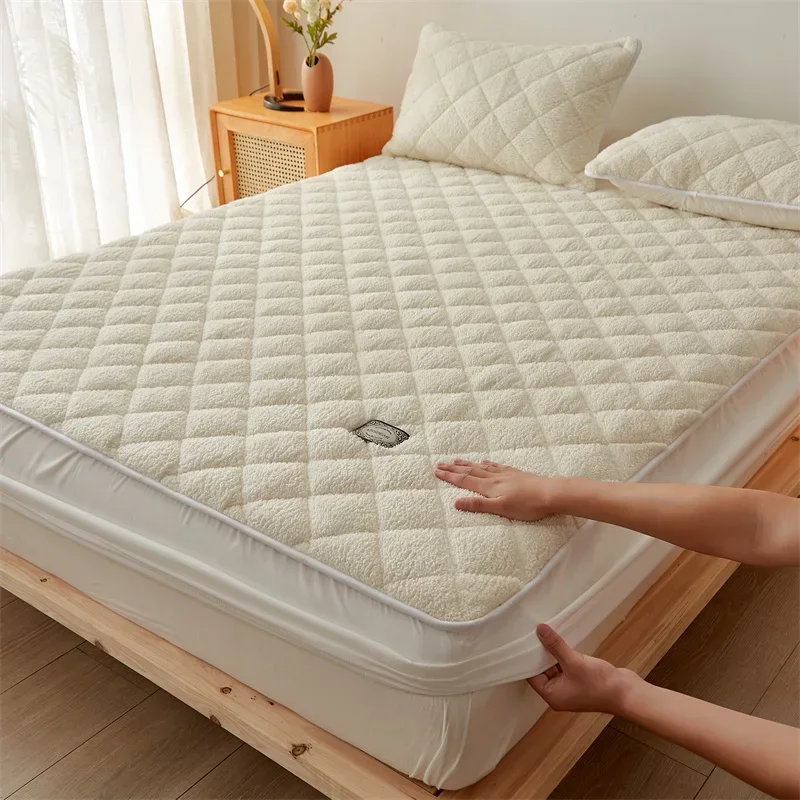 Off-white thickened lamb wool mattress single piece winter coral fleece padded mattress cover mattress protective cover