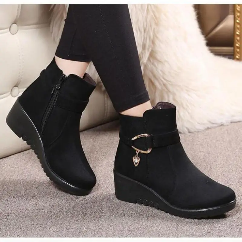 รองเท้าบูทผู้หญิงไซส์ 35-40 สำหรับฤดูใบไม้ร่วงและฤดูหนาว รองเท้าส้นเตารีดแบบหุ้มข้อ บุขนด้านใน พื้นหนา หัวกลม กันลื่น ประดับคริสตัล อุ่นสบาย สไตล์เชลซี รุ่น y2