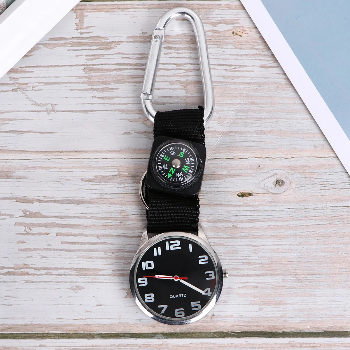 

Clip-on Mountaineering Watch Carabiner Design Simple Fashion White Glow Pointer Night Reading Mountaineering Watch