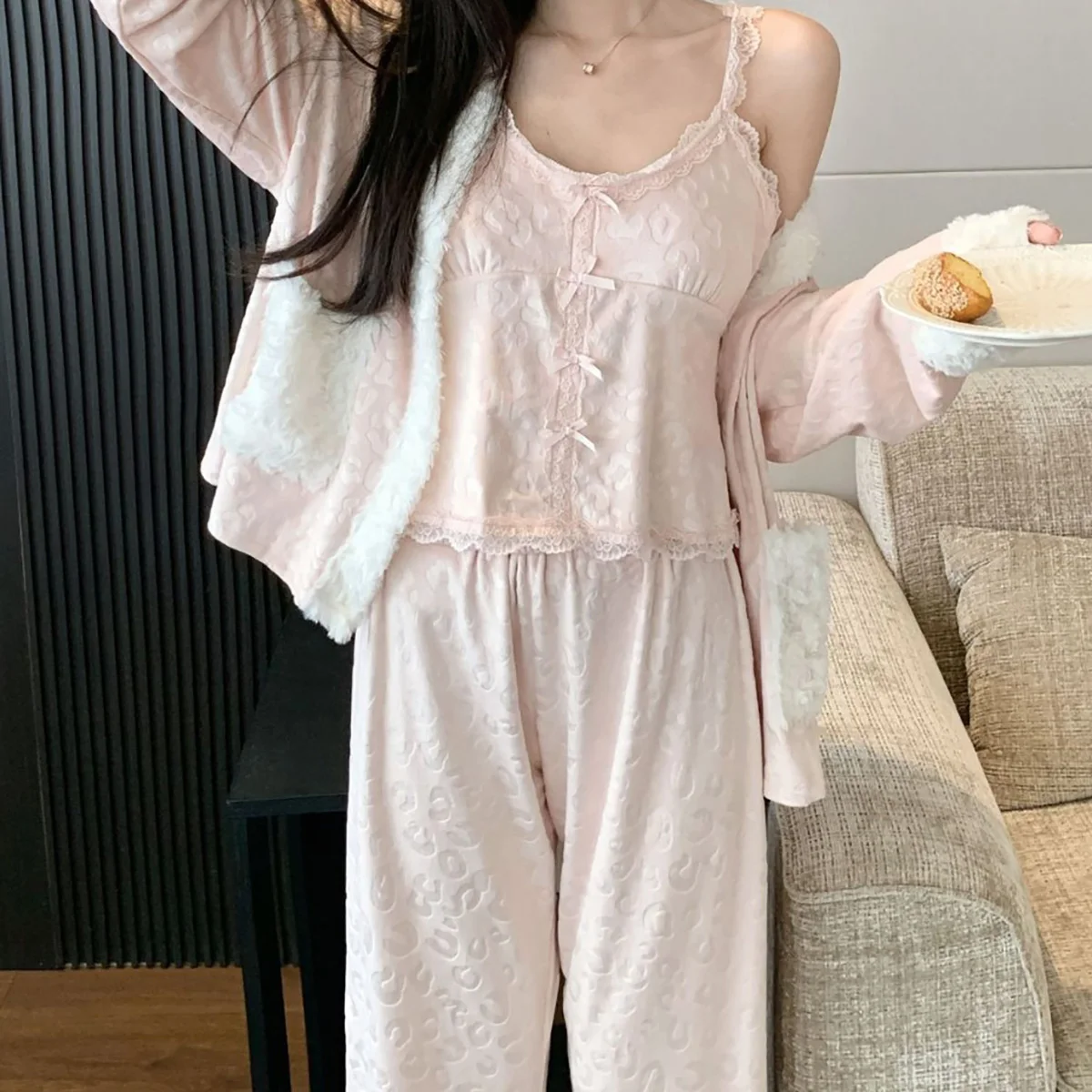 Autumn and Winter Island Velvet Pajamas for Girls Pure Strap Double Sided Velvet Three Piece Set Women's Sweet Home Clothes