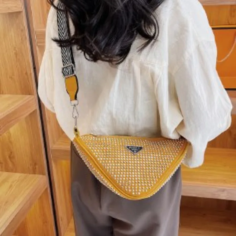 Bolsa de ombro leve feminina Bolsa crossbody compacta para viajar e explorar novos lugares