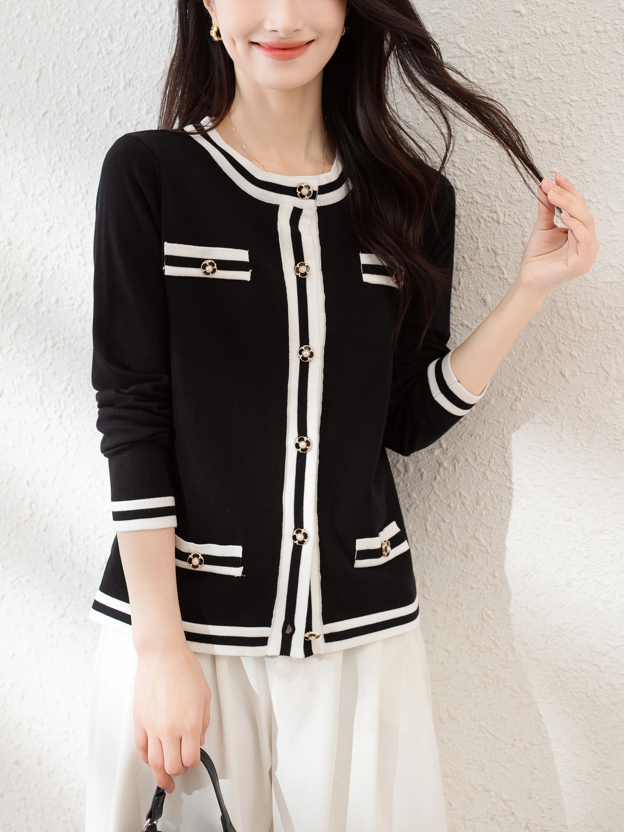 2024 Spring and Autumn New Contrast Stripe Knitted Cardigan Women\'s Casual Round Neck Short Top Coat Women\'s 4386