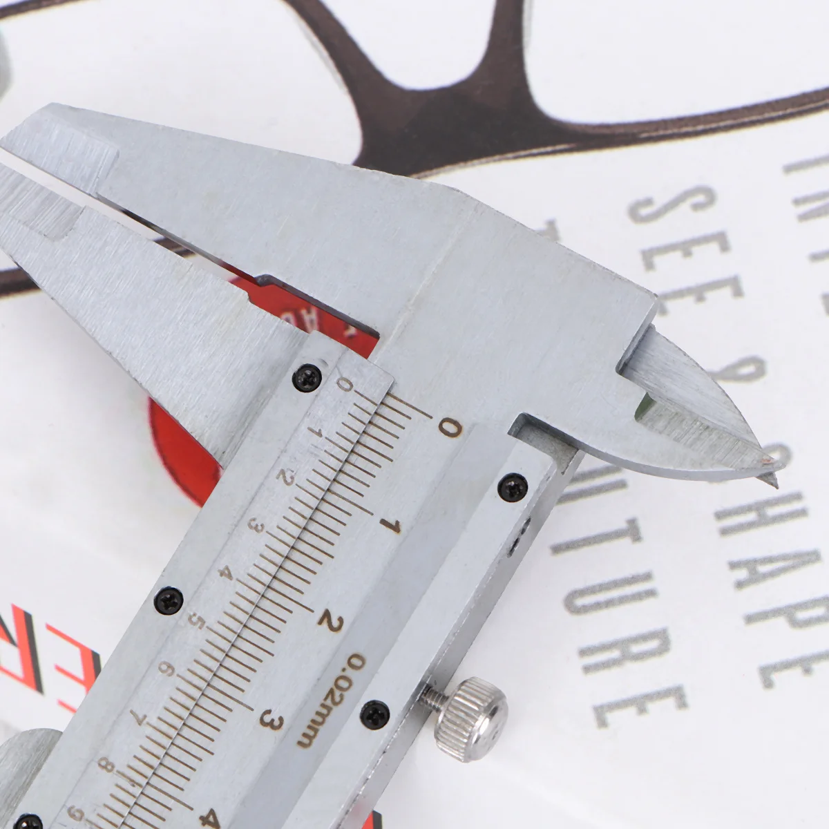 

Vernier Caliper 0-150mm Carbon Steel Professional Measuring Tool Locking Screw Thumb Roller for Engineering Jeweler