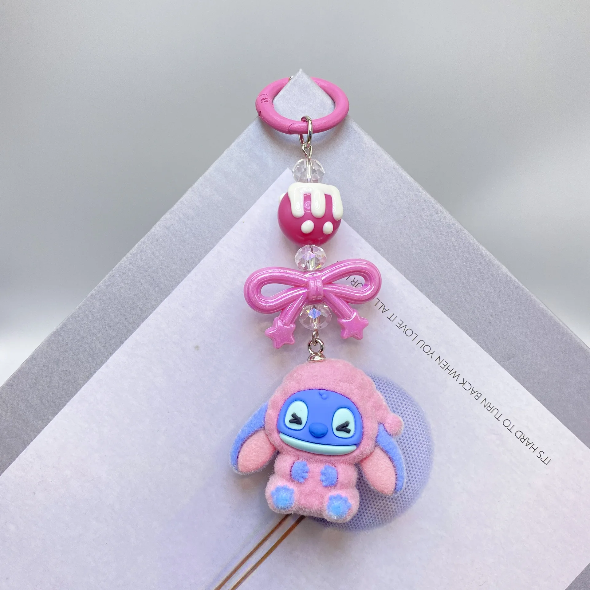 قلادة تمثال كرتونية مبتكرة لحقيبة ظهر الطلاب، وإكسسوار حقيبة الفتيات، وهدية لزملاء الدراسة وأفضل الأصدقاء في عيد الميلاد.