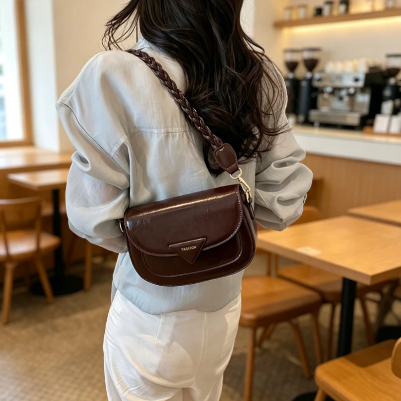 Classic style women's crossbody bag, luxurious and fashionable party handbag, elegant design women's shoulder bag