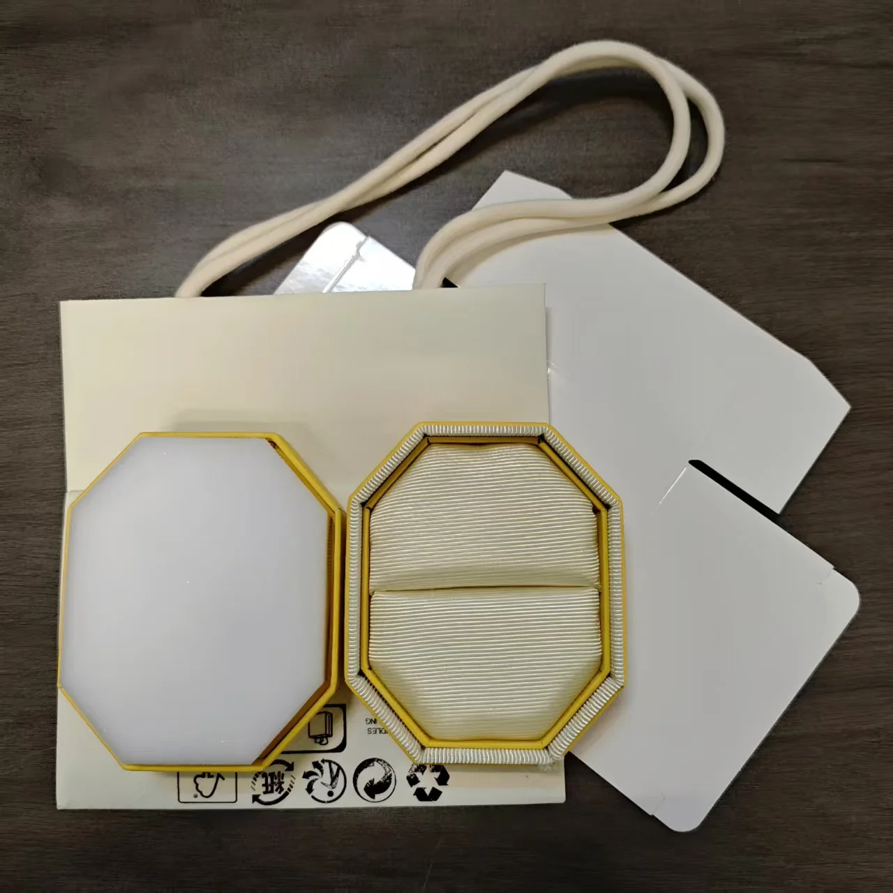 

Pink necklace box, yellow bracelet box, high-end earring storage box, holiday gift packaging