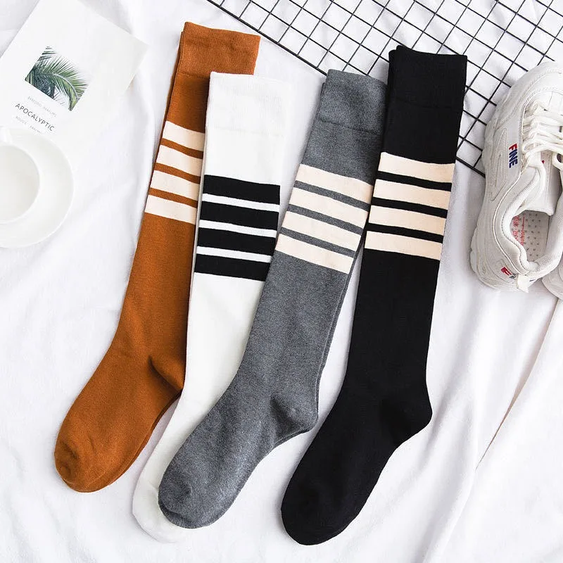 4 Paar Frühlings- und Herbstmode, neue, einfache und vielseitige Damen-Beinsocken, gestreift, sportlicher Stil, mittellange Baumwollsocken