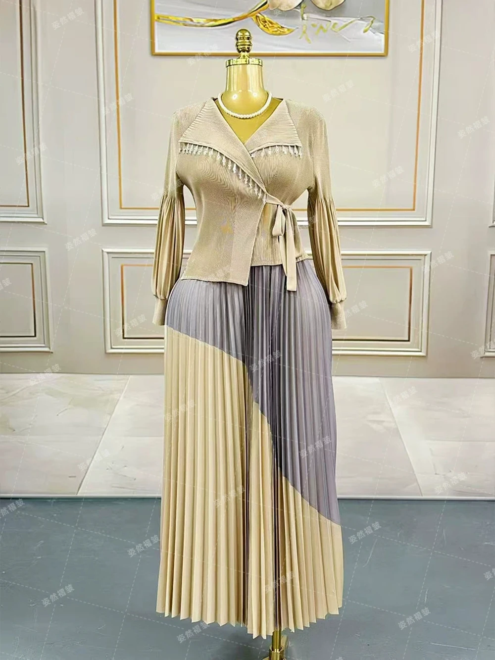 Plus Size Damen leichtes, reifes, gefälschtes zweiteiliges Faltenkleid, farblich passender Faltenrock, Temperament, langer Rock-GZXX987