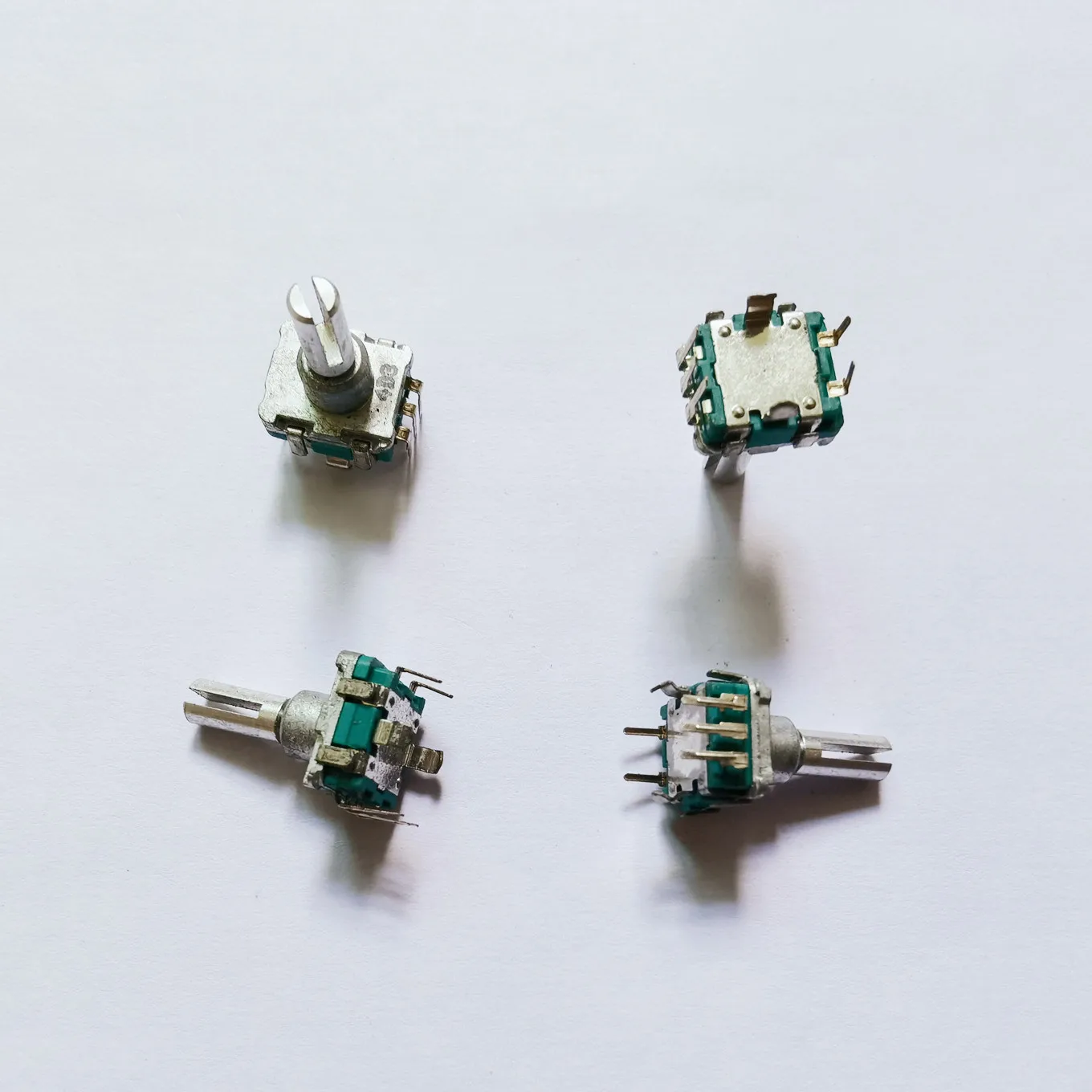 

Original new 100% vehicle navigation volume potentiometer diameter 4MM EC11 encoder switch