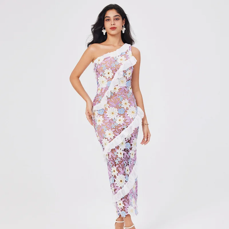 ชุดเดรสยาวทรงเข้ารูปผ้าลูกไม้สองสีแบบ 3 มิติ ผ้าหนา ดีไซน์ไหล่ไม่สมมาตร จับจีบเอวสูง แขนยาว สำหรับฤดูร้อน