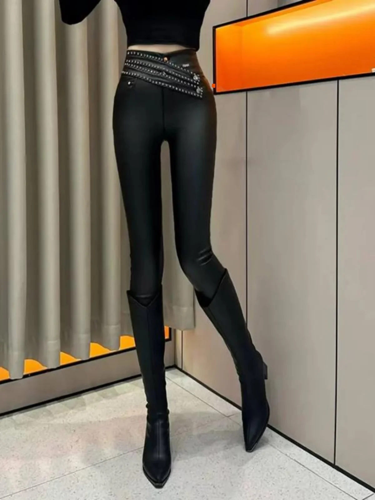 

Женские брюки из плотной искусственной кожи с высокой талией, облегающие, расклешенные, с бриллиантовой отделкой, модные, уличный стиль, зимняя новинка