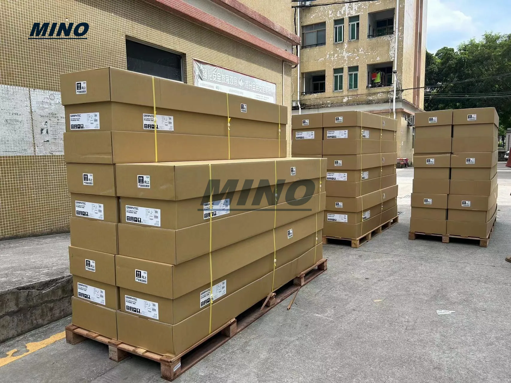 ماكينة قطع الراسمة الأصلية Graphtec FC9000-160 عالية الإنتاجية مع Baskest