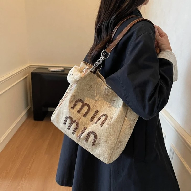 

Высококачественная универсальная сумка через плечо — современные модные нишевые дизайнерские костюмы для девочек, милые повседневные модные повседневные наряды в стиле ретро