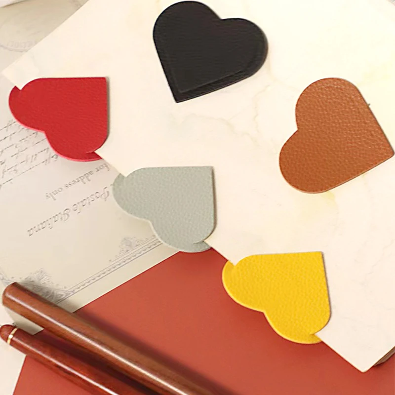 Marcapáginas de cuero PU personalizado con iniciales de corazón, marcador de Página de Libro lindo para estudiantes, marca de papel de regalo romántica creativa, Mini