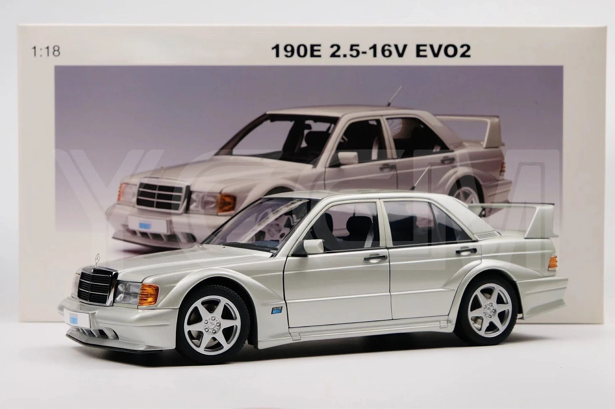 

Autoart 1:18 For 190E 2.5 EVO I I Out of Print Simulated Limited Edition Resin Alloy Static Car Model Toy Gift