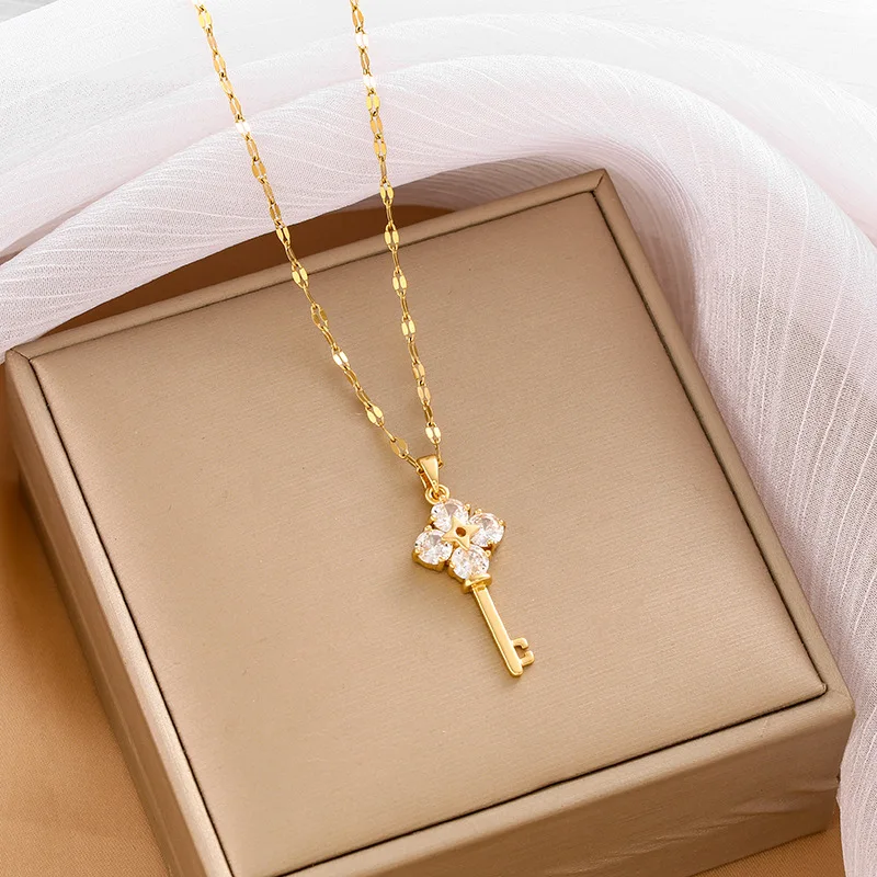 สร้อยคอจี้กุญแจไทเทเนียมเหล็กโซ่กระดูกไหปลาร้าเครื่องประดับแฟชั่นอเนกประสงค์