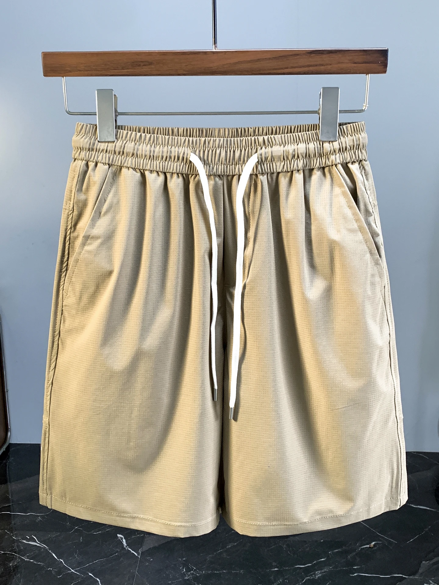 

Ледяной шелк Cool Sensation Qui Dry Мужские легкие дышащие летние спортивные повседневные брюки с пятью плечами, свободные эластичные брюки...