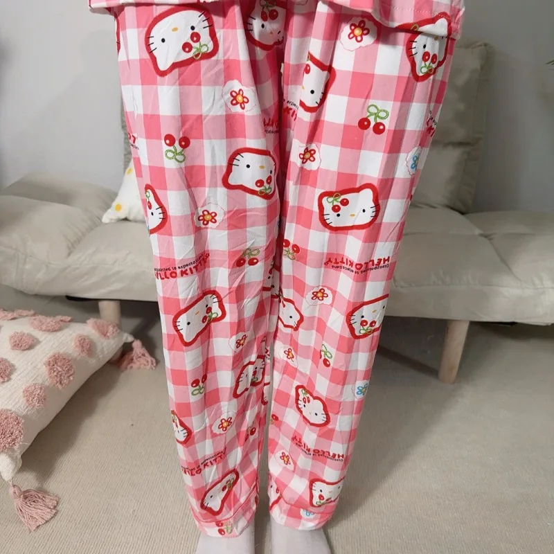 Pigiama Sanrio scozzese rosso primavera e autunno Abito lounge Hello Kitty casual e carino può essere indossato all'esterno del pigiama Hello Kitty