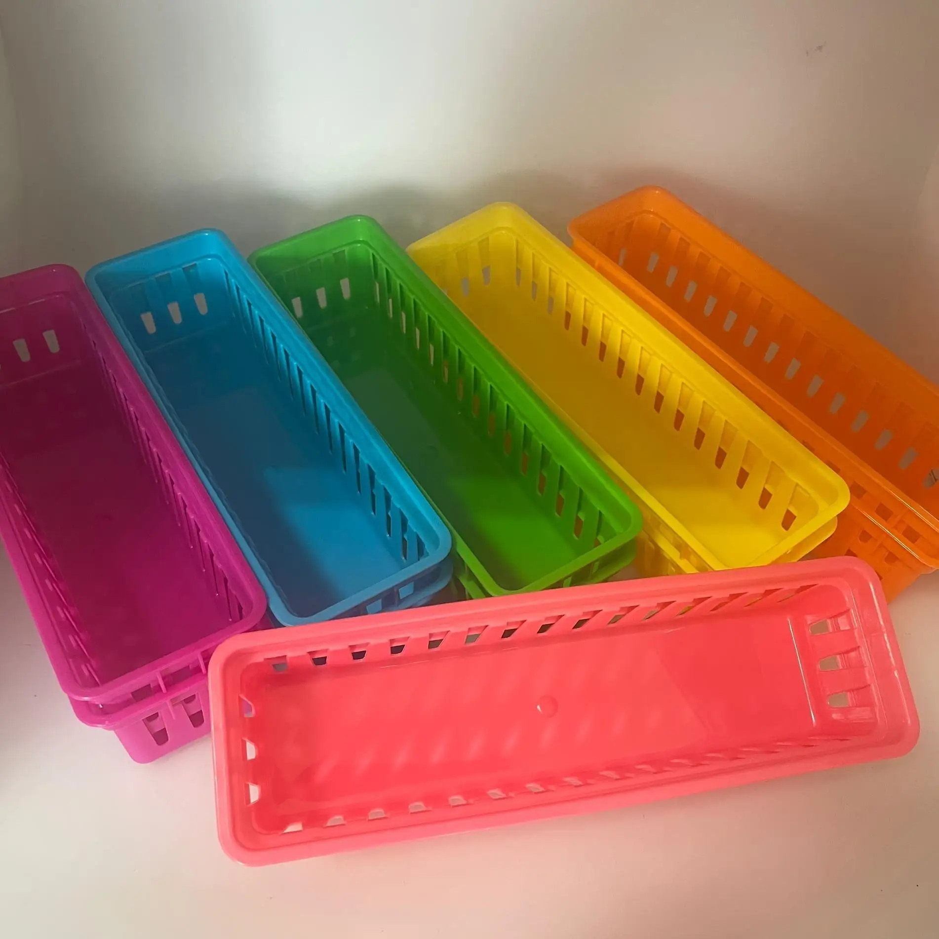 

3pcs Plastic Rectangular Stationery Pencil Eraser Storage Office Sorting Storage Basket Colorful Organizer Basket