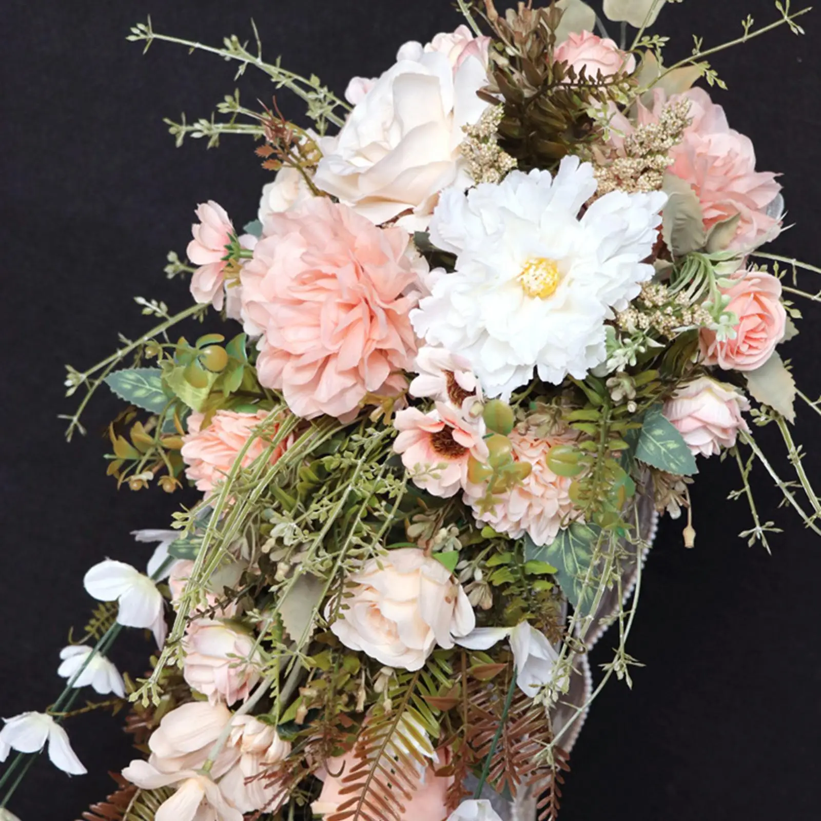 

Свадебный букет: Элегантная, реалистичная, креативная, декоративная композиция в виде водопада из цветов для Дня святого Валентина и помолвки