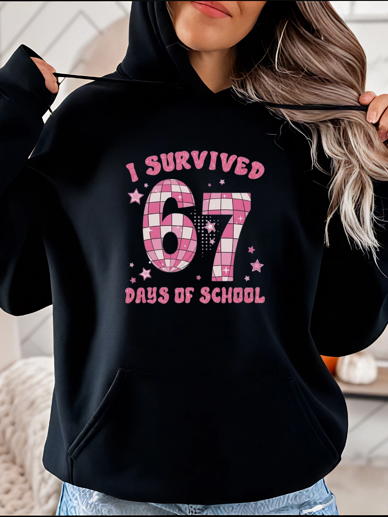 

Толстовка с принтом I Survived 67 дней в школе, повседневный стиль, розовые клетчатые цифры, дизайн со звездами для женщин, школьное празднование