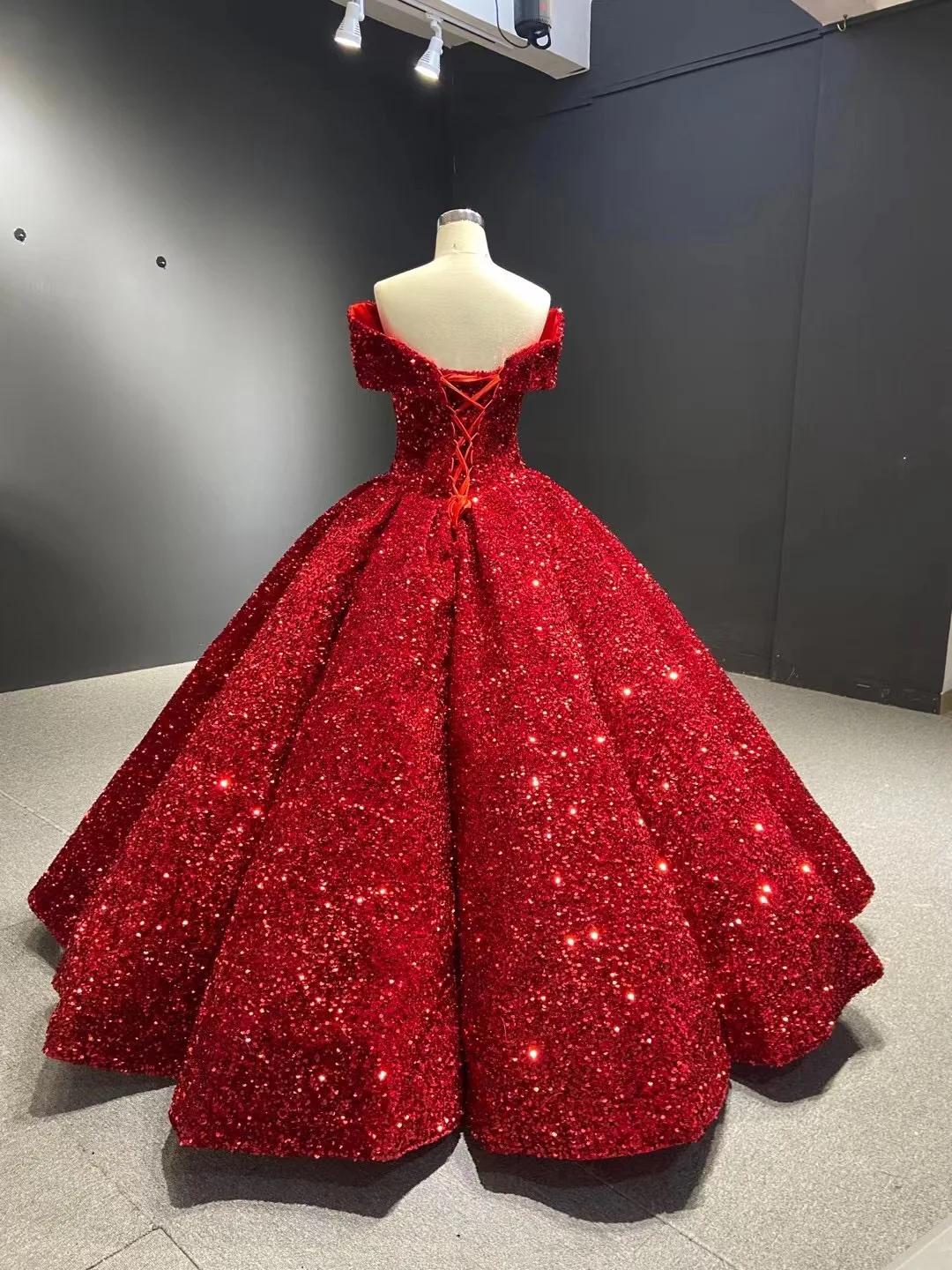 Burgundy Charro Quinceanera Dresses Ball Gown Off The Shoulder Sequins Sparkle Puffy Mexican Sweet 16 Dresses 15 Anos