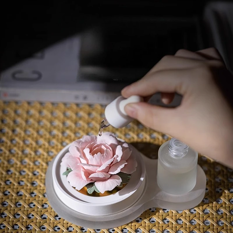 

Intangible Cultural Heritage Hand-pinched Tianxiang Peony Porcelain Flower Gift Box