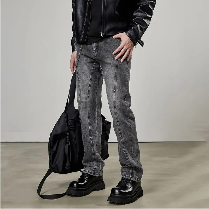 بنطال جينز رجالي فضفاض ذو قصة أرجل مستقيمة باللون البني الأصفر