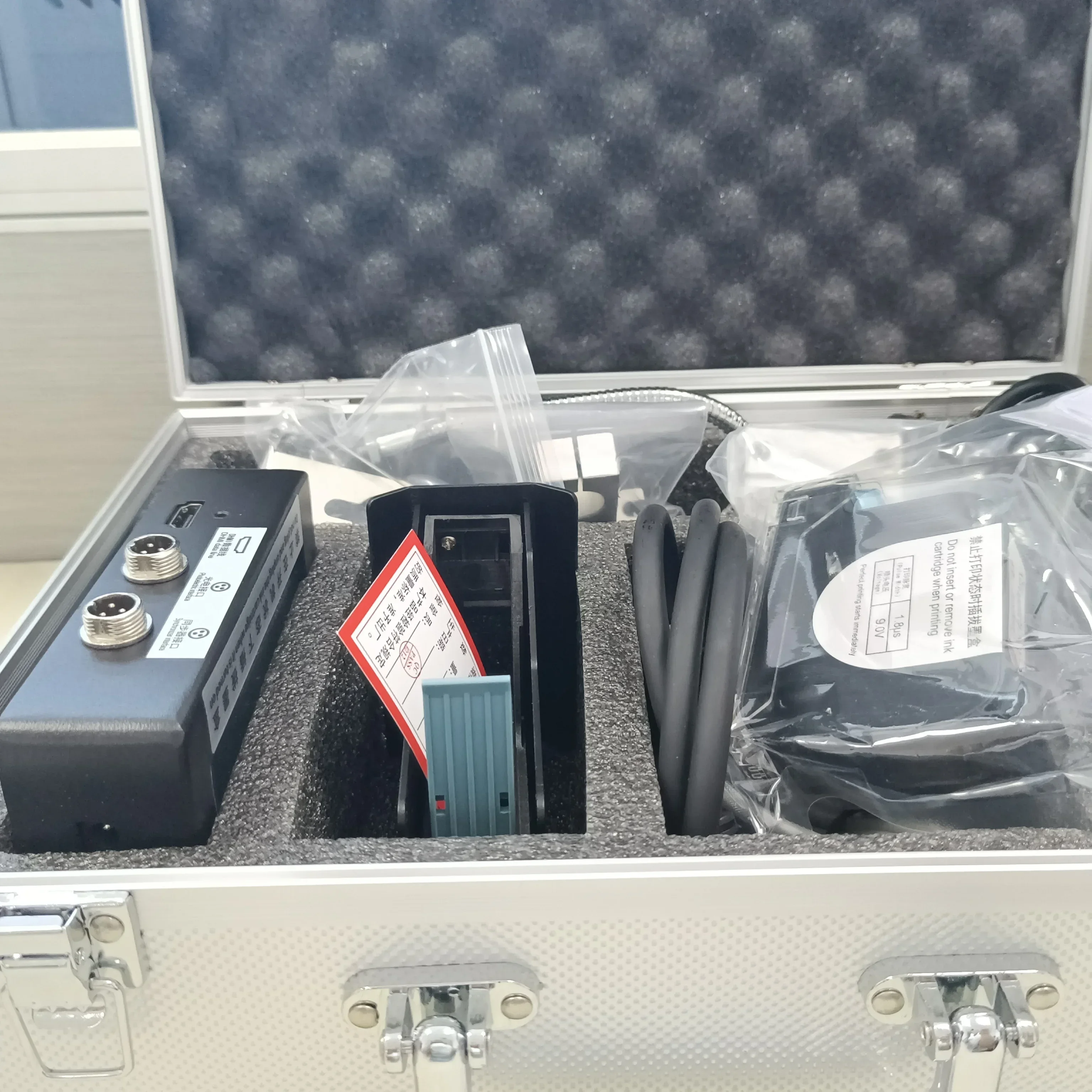 Factory Sale Direct Resolution Inkjet Expiration Date Batch Code Printer Coding hine Batch Tij Inkjet Printer on Box