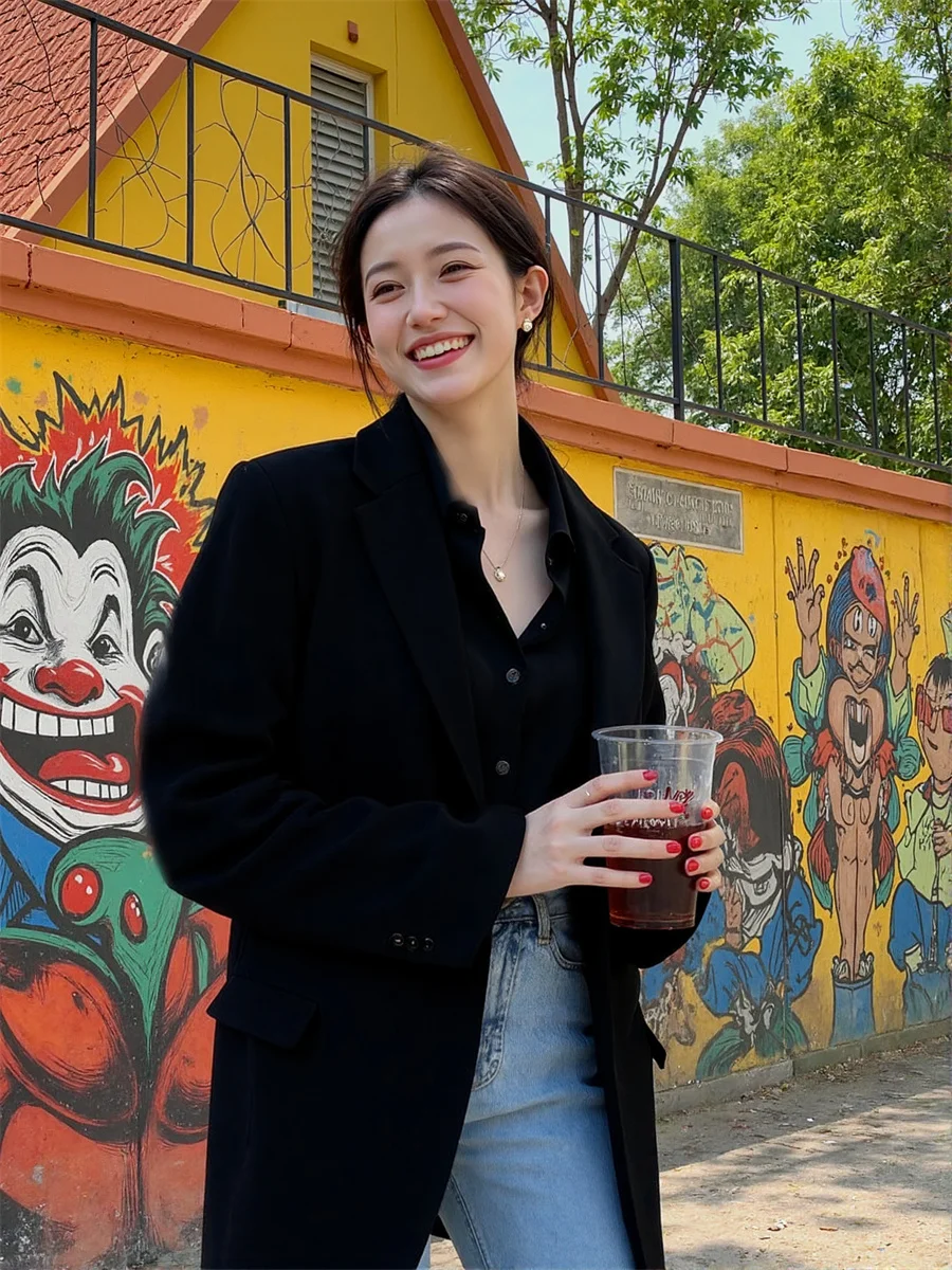 เสื้อท็อปสีดำขาว ลายทาง แต่งกระเป๋า ทรงเข้ารูป สไตล์นักเรียน แฟชั่น ทันสมัย แขนเจ็ดส่วน มีแผ่นรองไหล่