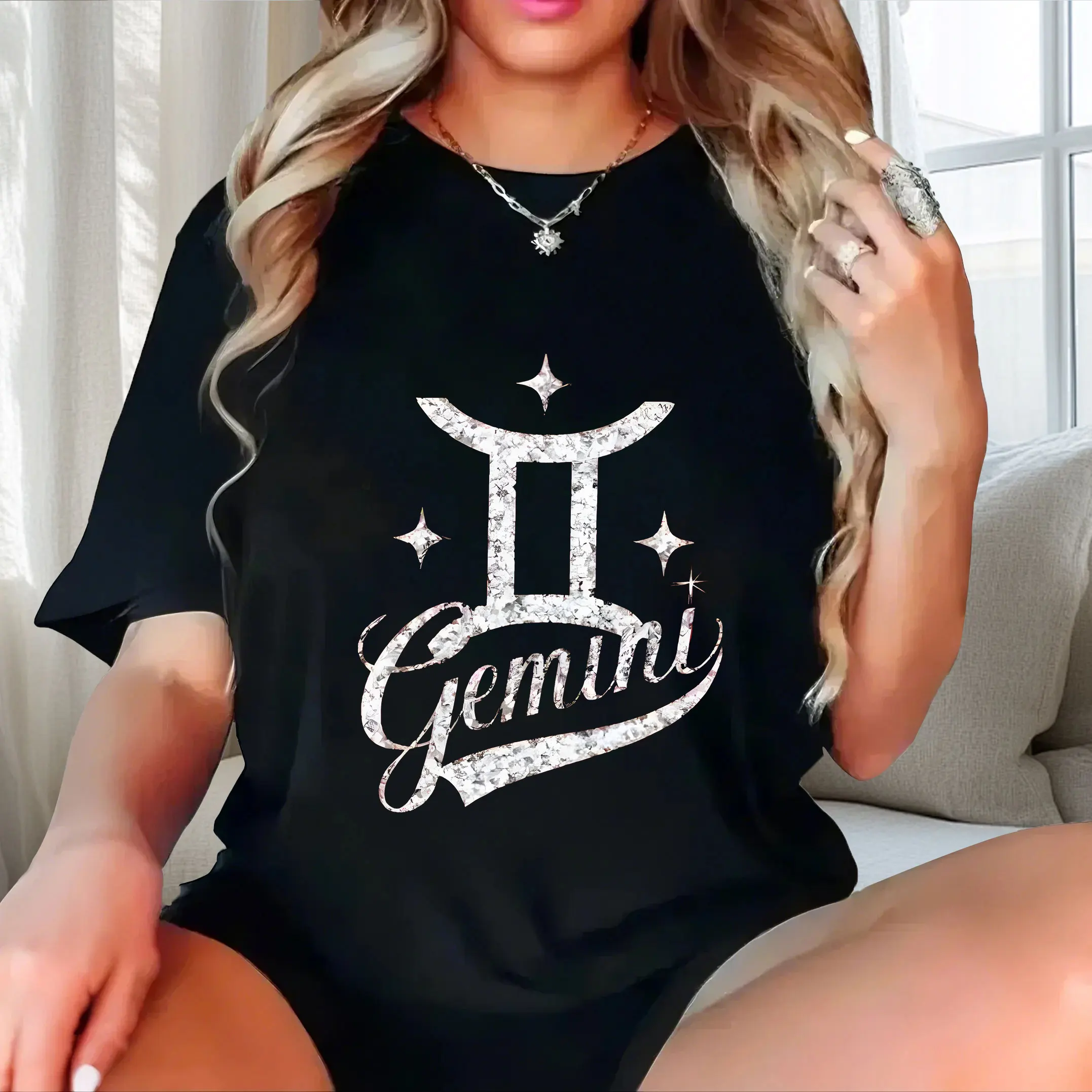 

Simple and versatile, loose and popular on campus plus size Ladies' casual short sleeved T-shirt black