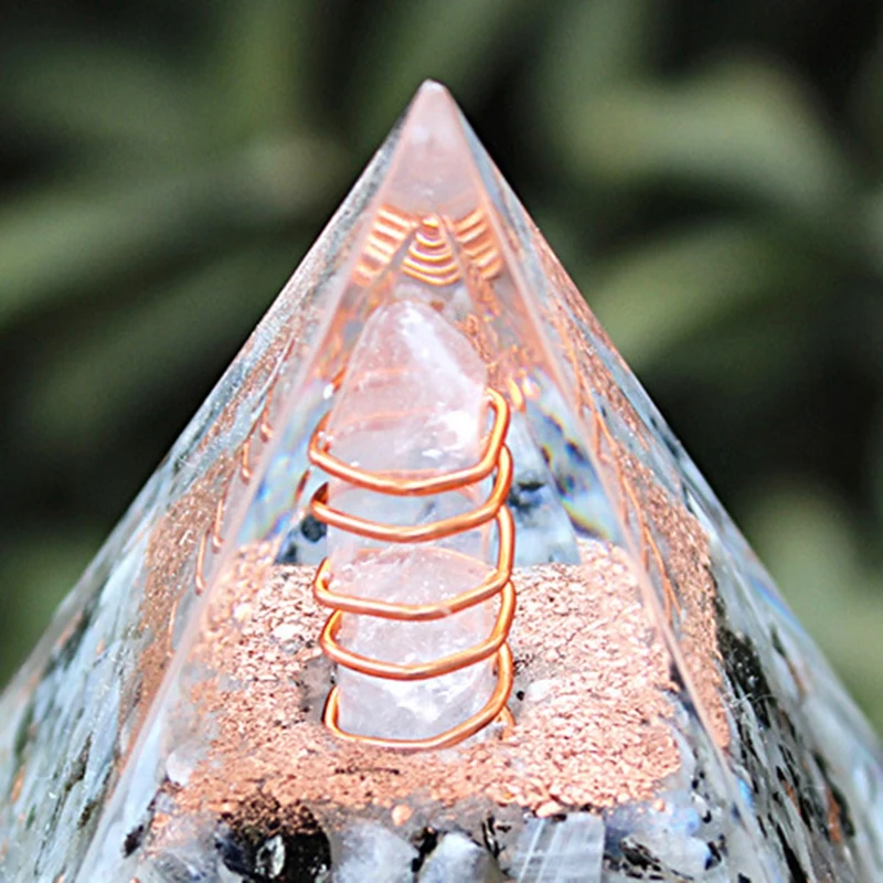 Crystal Pillar Crushed Stone Pyramid Ornaments, Home Crafts Ornaments, Resin Ornaments, Table Ornaments 8Cm