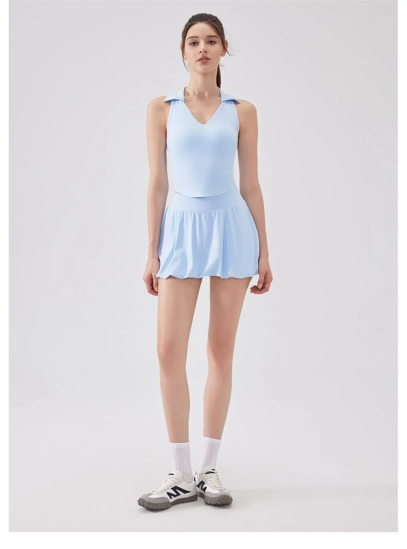Sommerlicher Tennisrock für Damen in Nude, hohe Taille, Anti-Exposure, atmungsaktiv, mit Taschen, bauschiger Sportrock für Fitness, Laufen und Pilates. – Detail 3