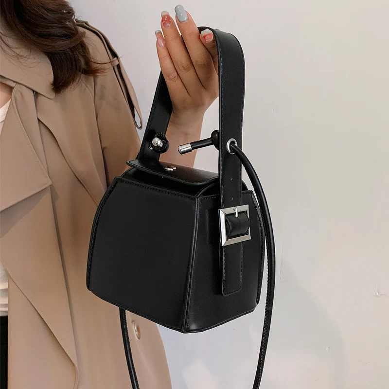 Designer PU Box Crossbody Bag 2024 New Light Luxury Women\'s Magnetic Buckle Underarm Bag Fashionable High Street Elegant Handbag