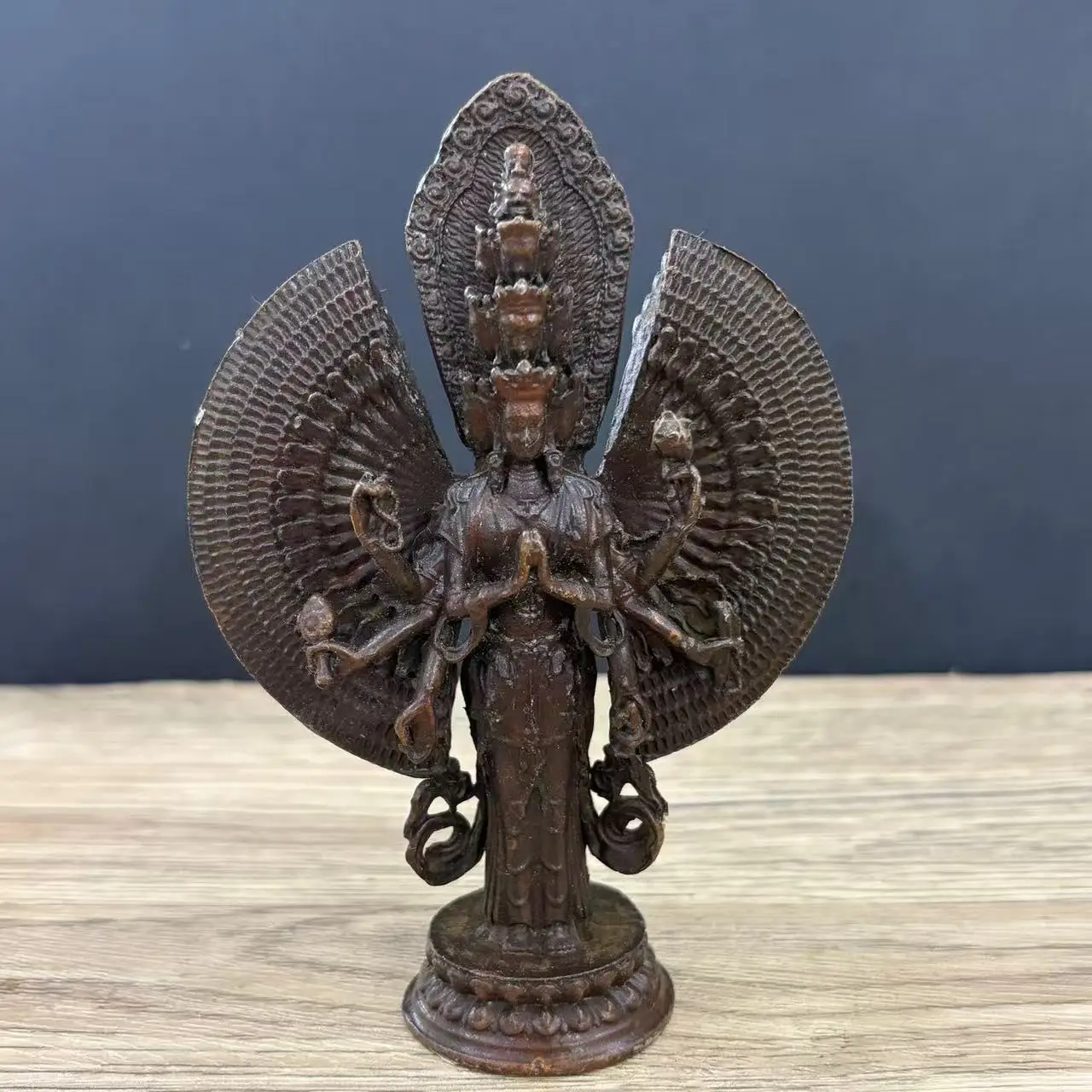 

Tibetan Buddhist Eleven-Faced Thousand-Armed Avalokiteshvara Bodhisattva Bronze Statue for Home Worship Display Craft Ornament