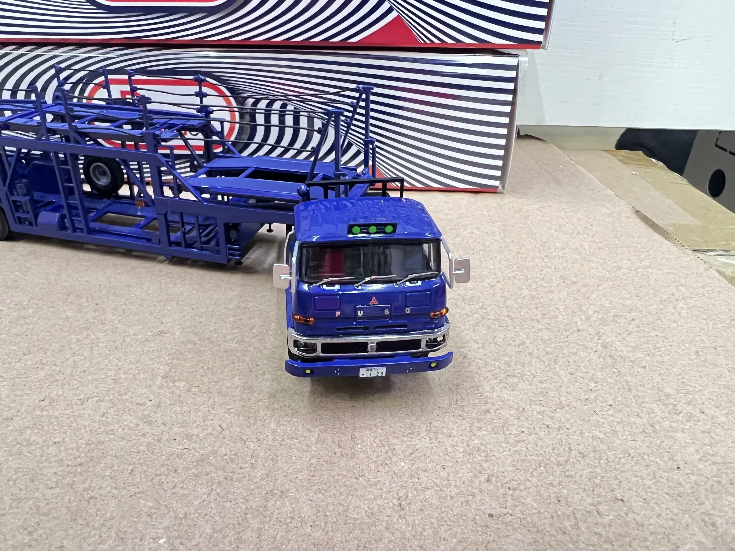 2-kolorowy! Modele DD w skali 1:64 Odlewany model Fus0 FV High Cab Ciągnik siodłowy z przyczepą Nowość w pudełku