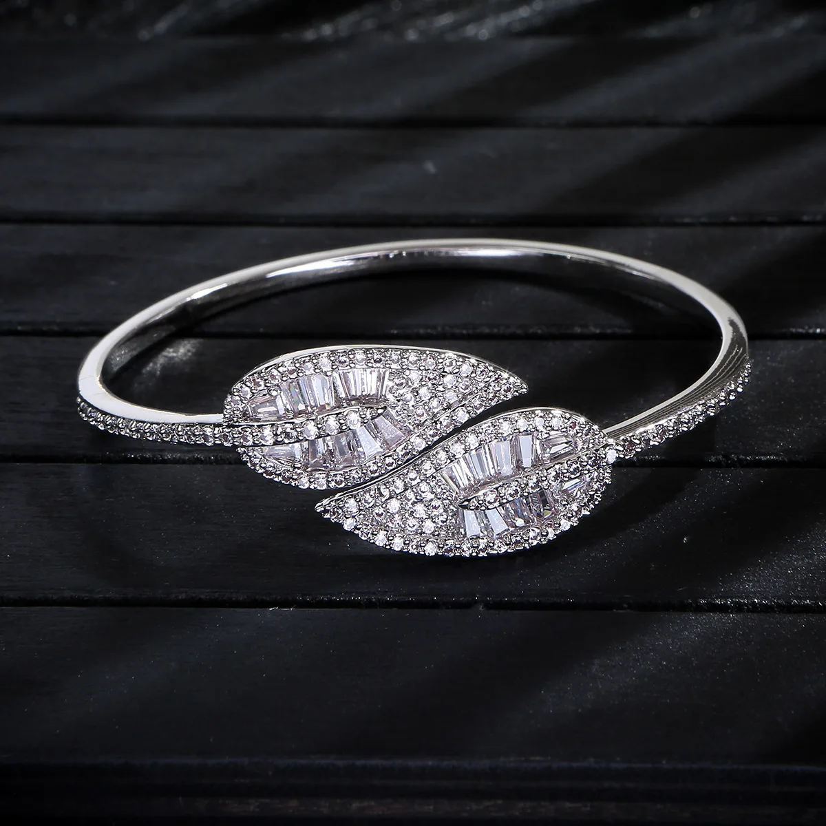 

HIBRIDE New sliver color leaf open style bracelet everyday women dress decorative jewelry wedding holiday party gift B199