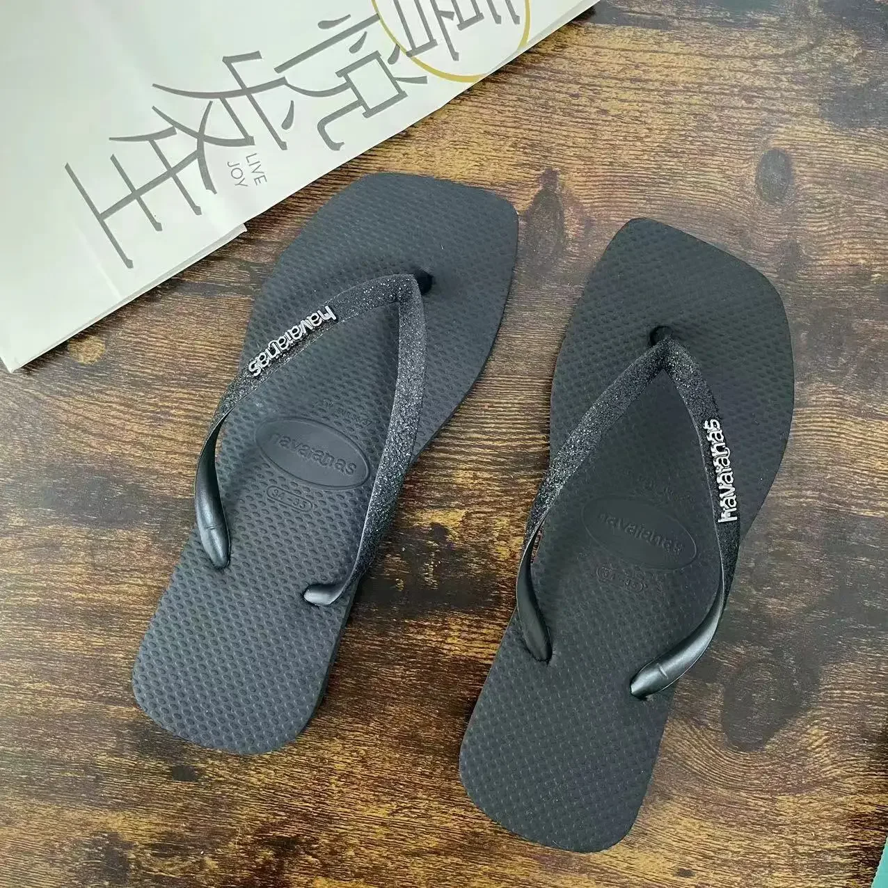 صيف جديد 2025 المرأة الوجه يتخبط الصيف شباشب لخارج المنزل السفر في الهواء الطلق نعال شاطئ أحذية النساء العصرية