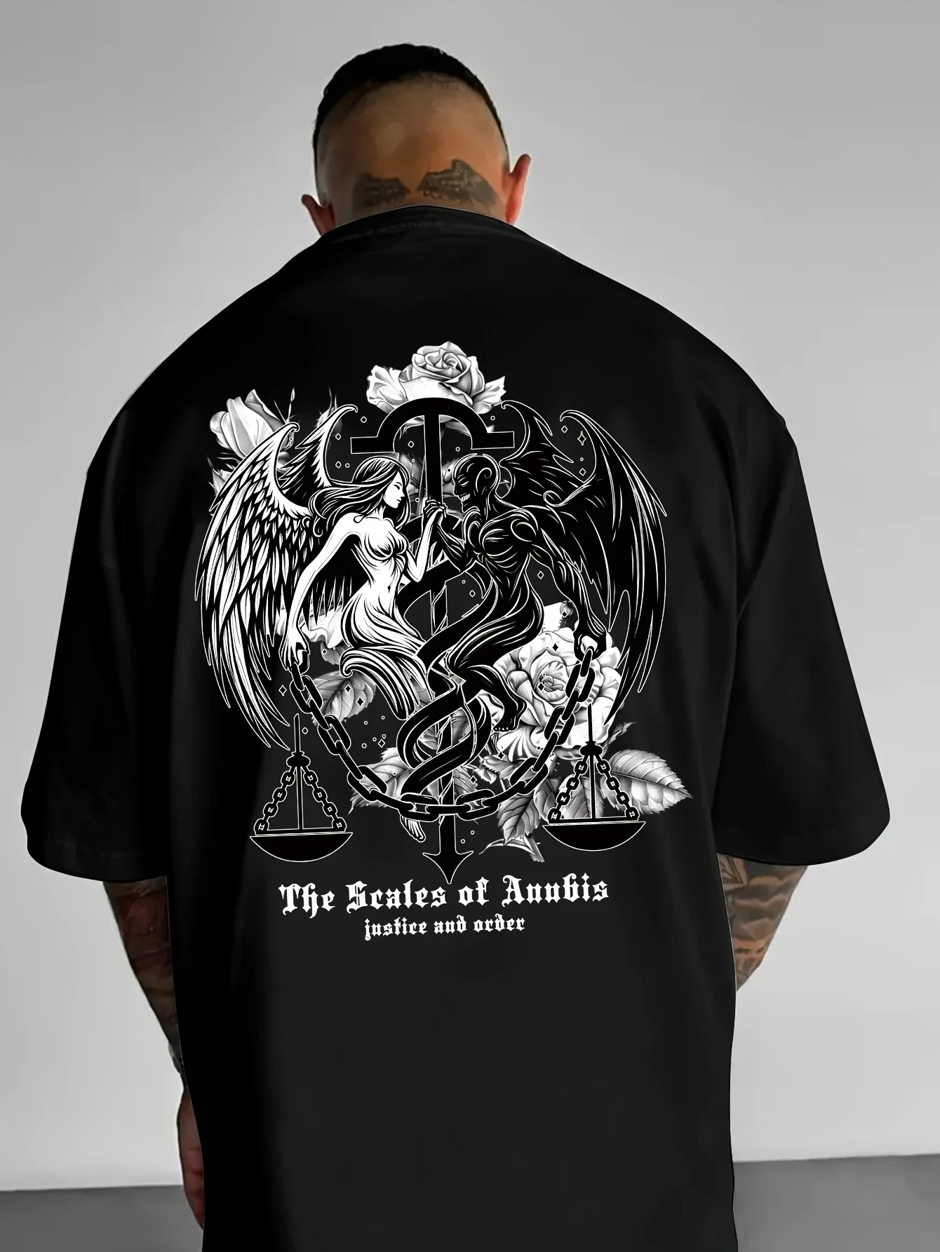 تي شيرت رجالي برسومات "مقاييس العدالة" تي شيرت صيفي قابل للتنفس مع تصميم ملاك وسيف ملابس غير رسمية برقبة دائرية قصيرة