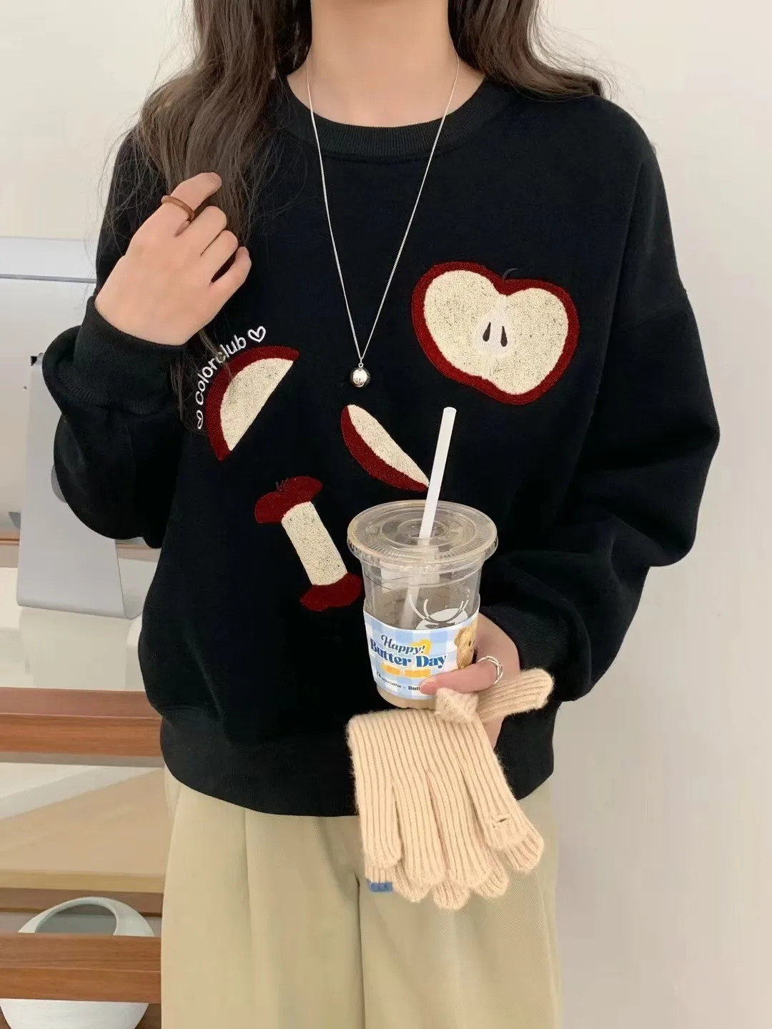 เสื้อสเวตเชิ้ตผู้หญิงผ้าฝ้ายคอลเลคชั่นฤดูใบไม้ร่วงปี 2025 ใหม่ล่าสุด คอกลม แขนยาว ลายพิมพ์ตัดต่อ สไตล์โมริเกิร์ล แนวพรีปปี้ ทรงหลวม ผ้าฟลีซ รุ่น C5O854CC