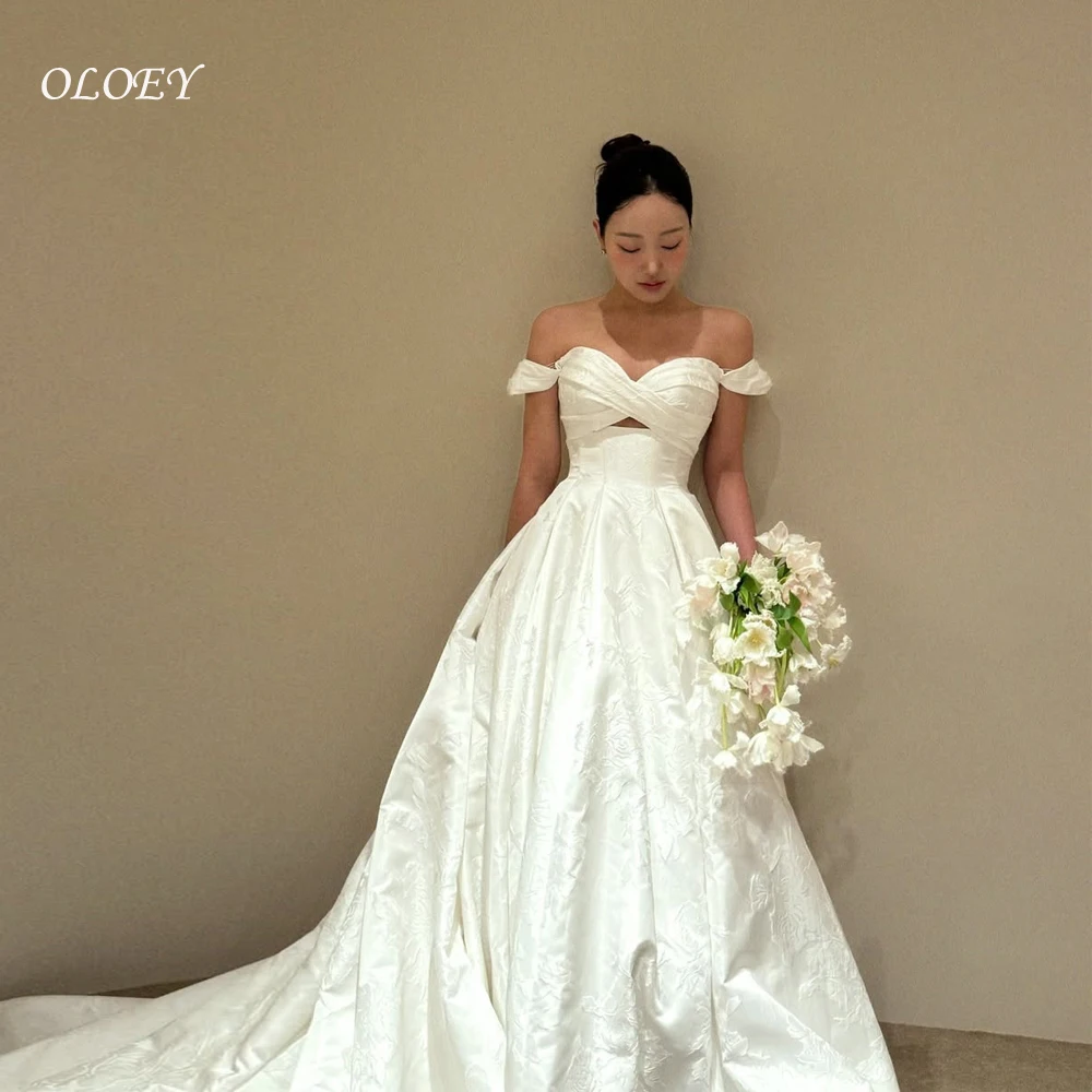 

OLOEY Elegant Ivory Satin Wedding Dress Korea Photo Shoot Off Shoulder Pleat Bridal Gowns Long Corset Customized 웨딩드레스