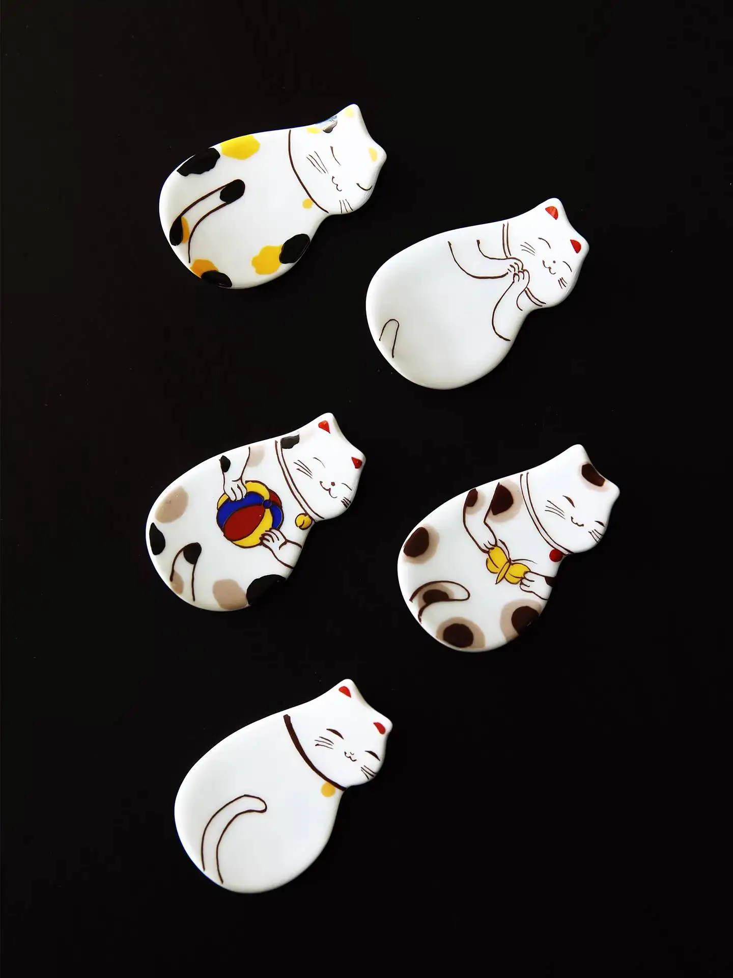 In Stock Japanese Imported Arita Ware Koryin Kiln Hand-Painted Sleeping Cat Rest Cute Ceramic Chopstick Holder