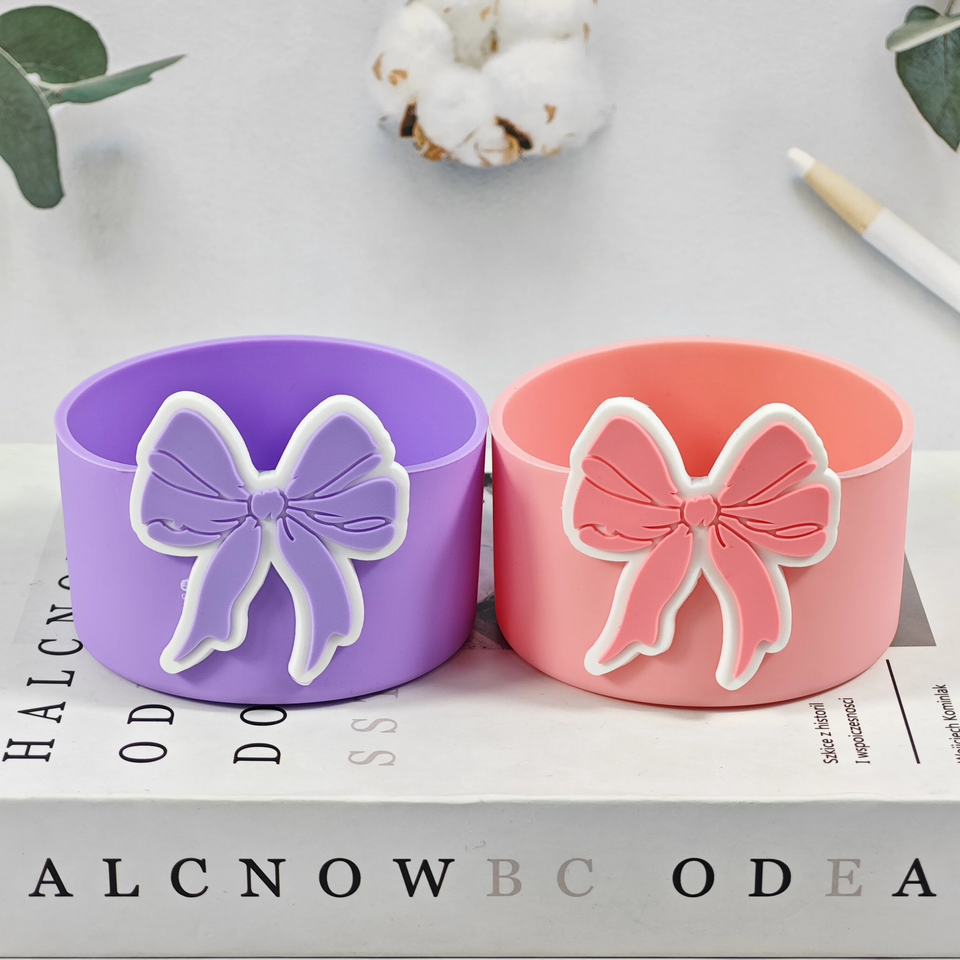 

Силиконовый рукав для чашки, наклейка с бантом, нижняя рукав с бриллиантами, чашка Ice King, защитный рукав для нижней части космической чашки