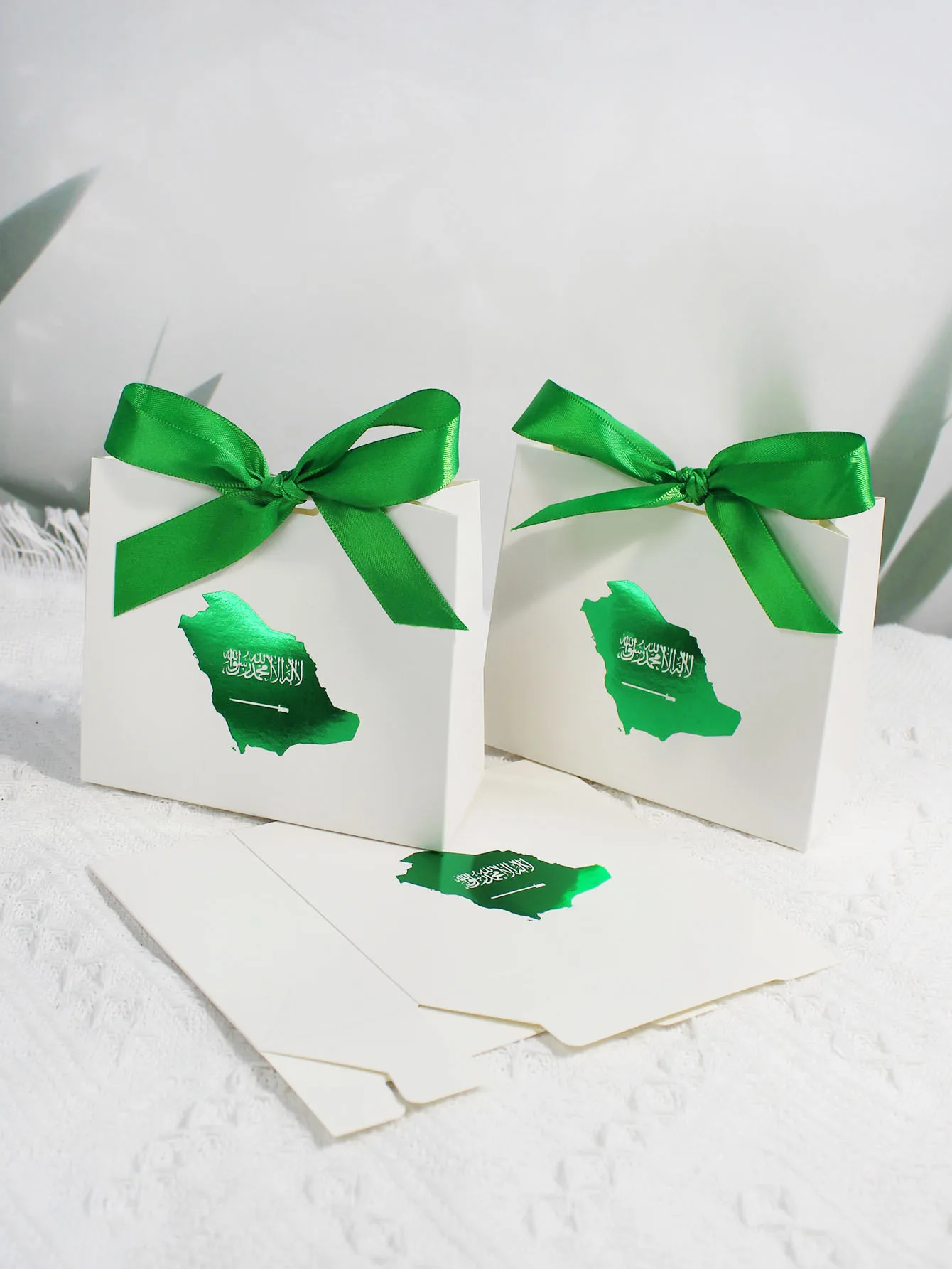 Elegant Saudi National Day Gift Box with White Ribbon and Green Map Design - Ideal for Special Occasions and Corporate Gifts