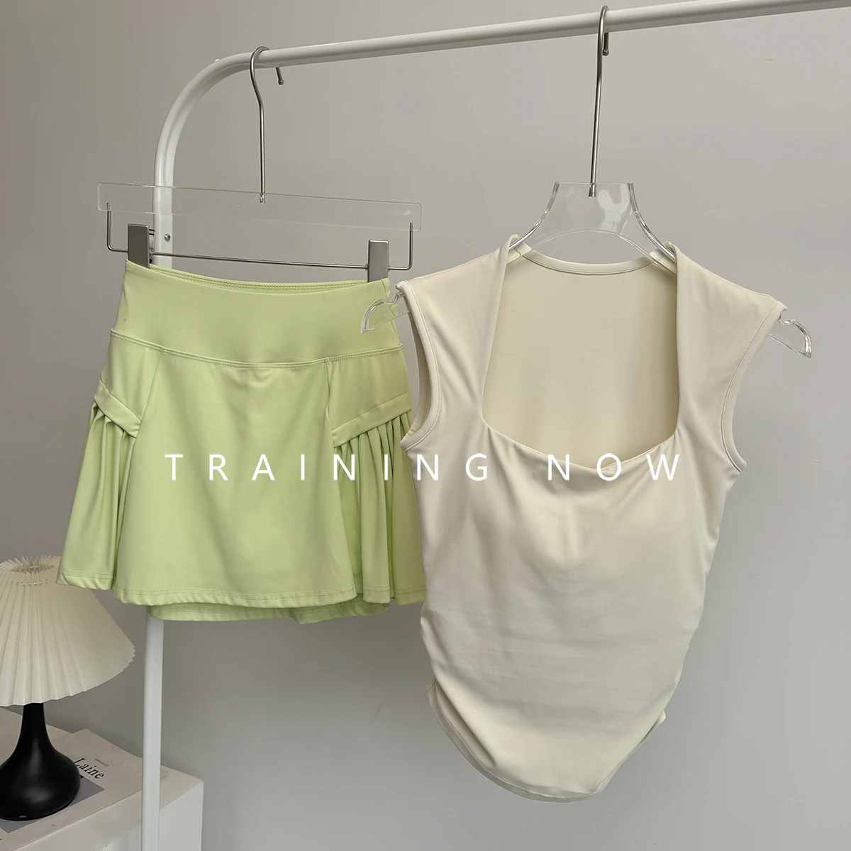 

2023 летний новый теннисный спортивный костюм для женщин, модный костюм для пилатеса и йоги, быстросохнущий жилет для фитнеса, утреннего бега