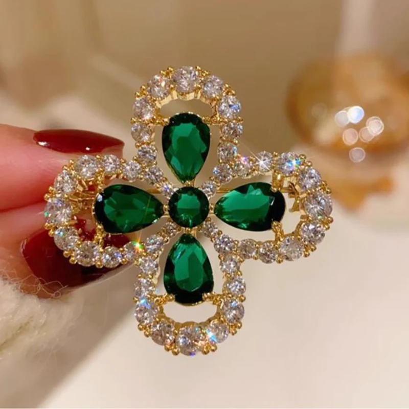 

Delicate Retro Temperament Emerald Flower Brooch For Women Girls Luxury High-grade Corsage Suit Pins Clothing Accessories Gifts