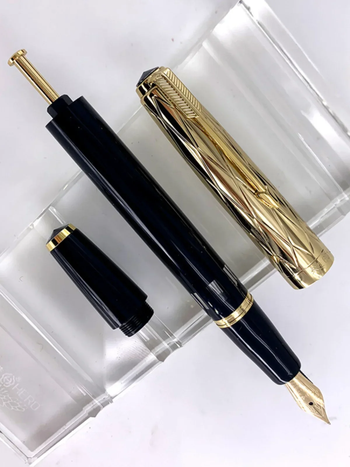 Hot Yongsheng 601A Gold Sleeve Double Bead Vacuum Piston 14K Bright Tip Gold Pen Large Capacity Hot Product
