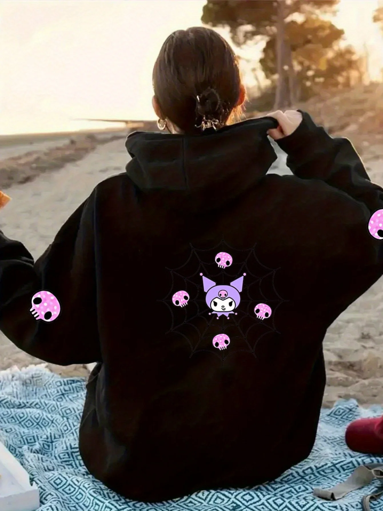 Sudadera con Capucha para Mujer Sanrio - Chaqueta con Cierre y Estampado de Telaraña y Calavera de Kuromi, Estilo Gótico, Manga Larga, para Otoño/Invierno